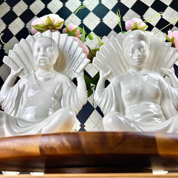 Large Flower Vase Japanese Porcelain Seated Figure With Fan-Form Opening 10” - Picture 12 of 17